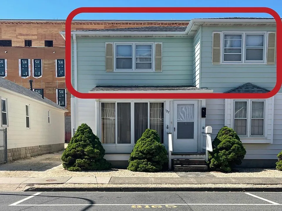 127 Hancock Ave #UPSTAIRS