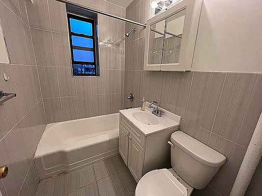 5th image of 8330 118th St APT 4P