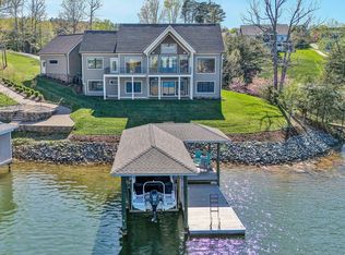 685 Compass Cove Cir, Moneta, VA 24121