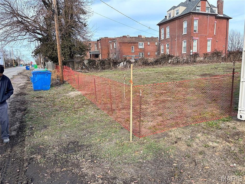 2nd image of 4246 W Belle Pl