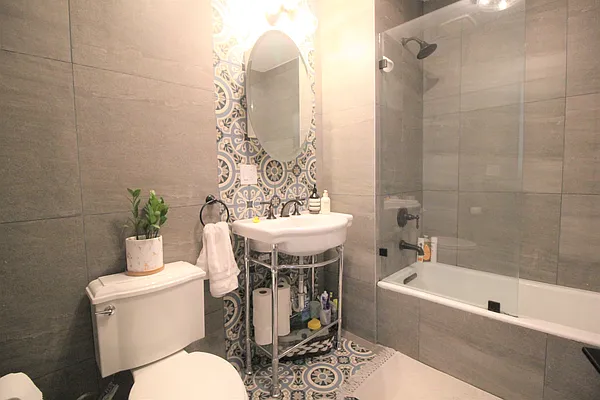 Rented by Hagstrom Management Inc | media 33