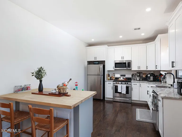 35 Alberta Ave — Photo 14