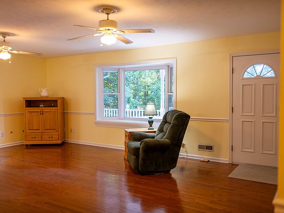 5th image of 385 N Sandbranch Rd