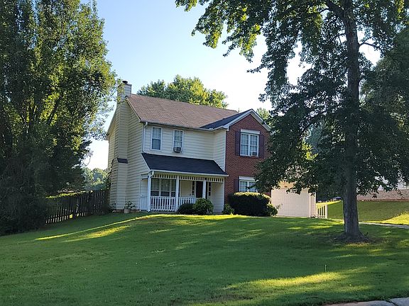3rd image of 454 Fieldgreen Dr