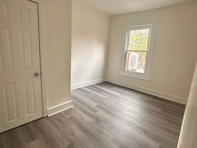 207 - 209 Locust St — Photo 6