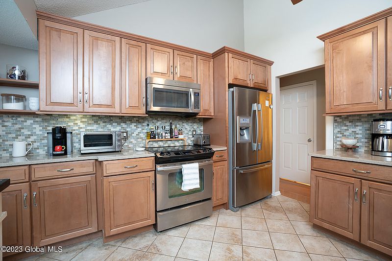 4th image of 23 Ridgefield Drive