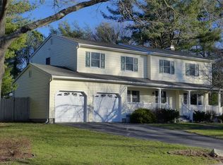 5 Jamie St, Ridge, NY 11961