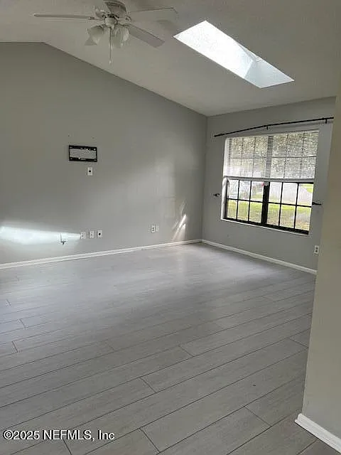3 bed, 2.5 bath, 1241 sqft, $2,100 — Photo 3