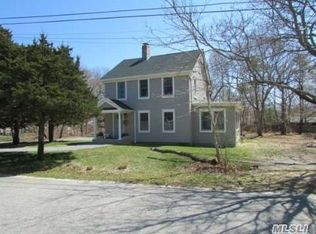 5 Francis Ct, Hampton Bays, NY 11946
