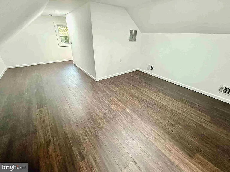 2220 Brunswick Ave — Photo 15