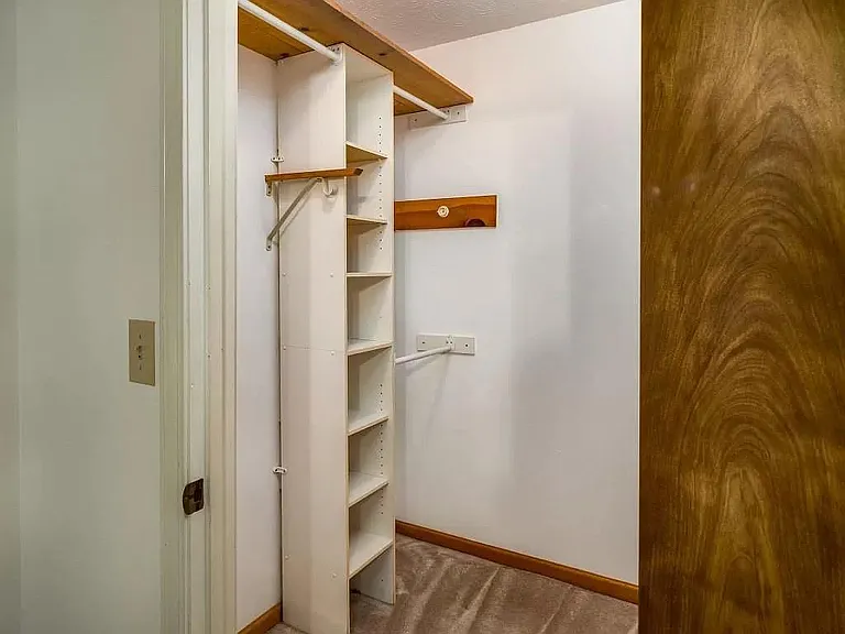 1146 Hutch Ln — Photo 17