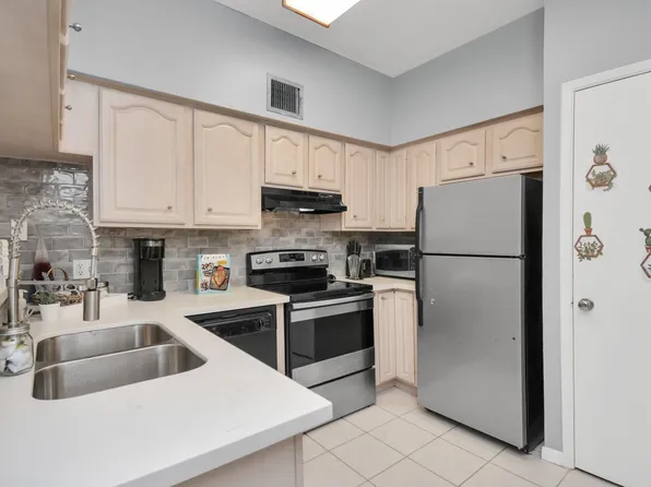 2626 Holly Hall St APT 1207, Houston, TX 77054