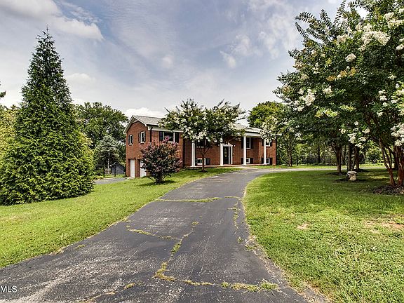 2nd image of 124 Suffolk Dr