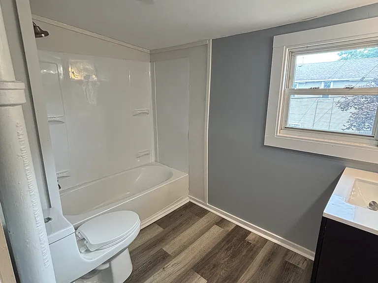 1248 Newton St — Photo 8