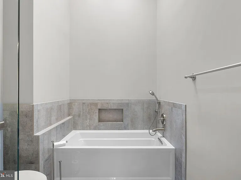 10 Loganwood Ct — Photo 21