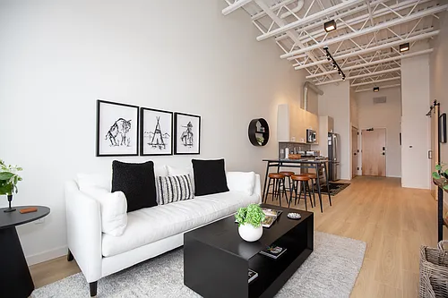 515 W Aspen St Photo 1