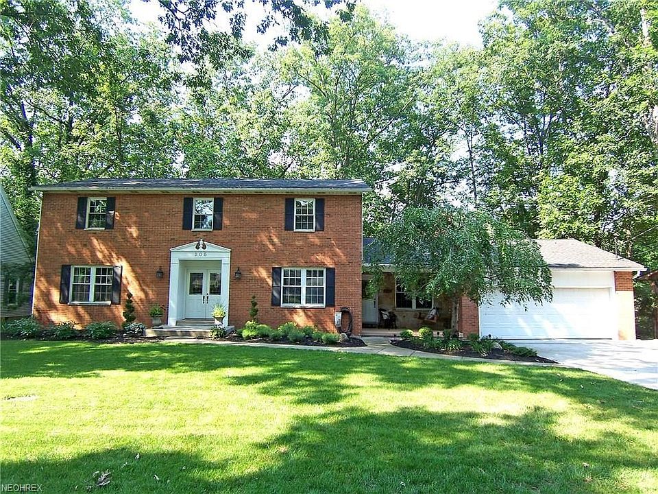 Beautiful brick colonial on culdesac street!