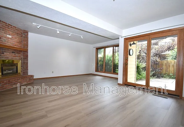 1712 W Olive St #46 — Photo 9