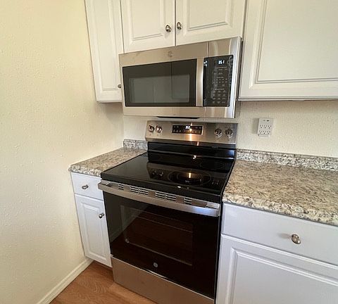5th image of 4033 Van Dyke Ave #C