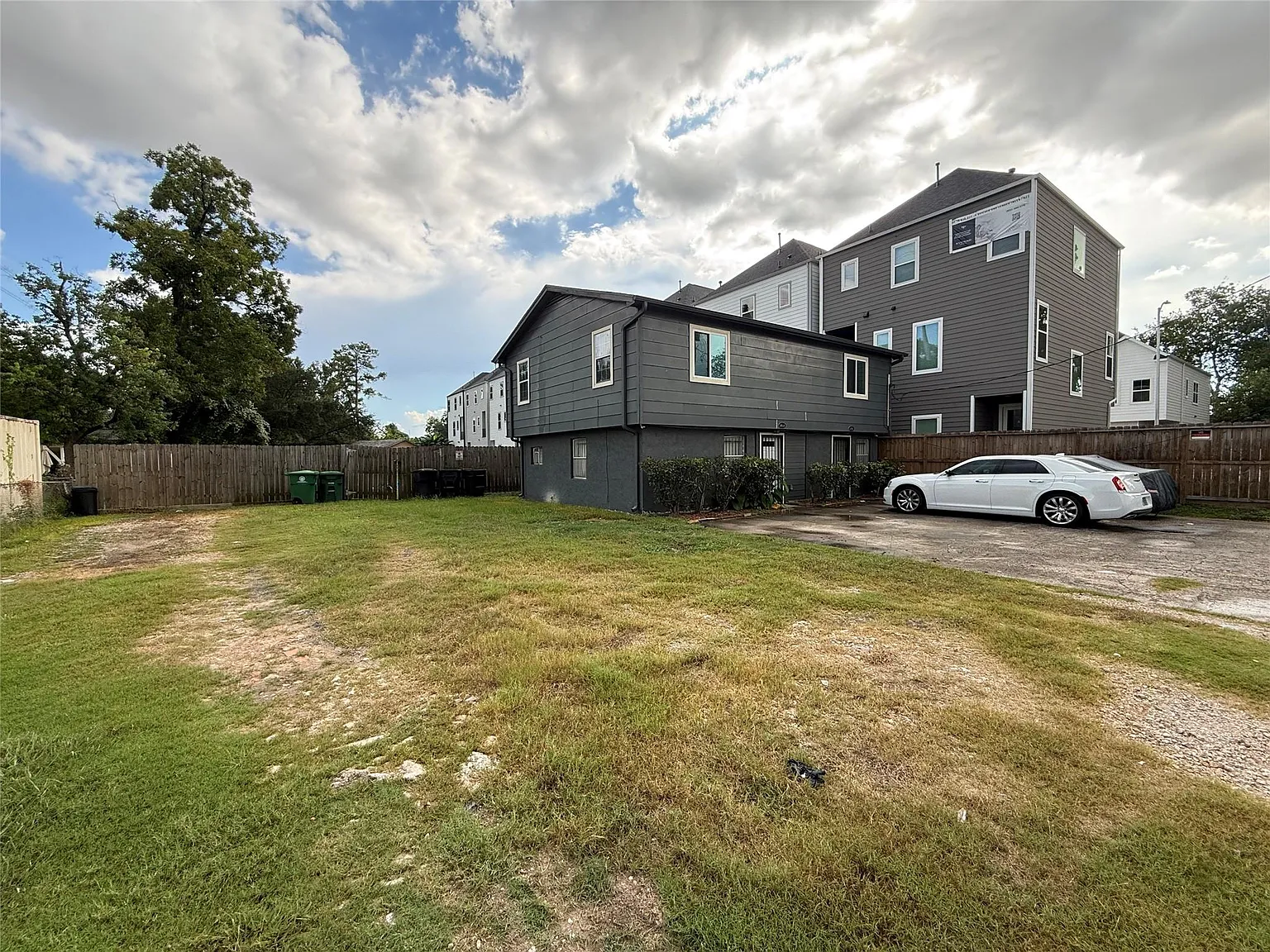 2 bed, 1.0 bath, 1776 sqft, $1,500 — Photo 2