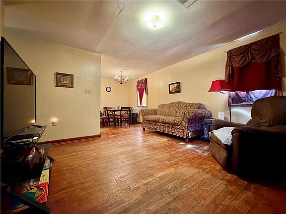 3rd image of 108 Trueil Ln