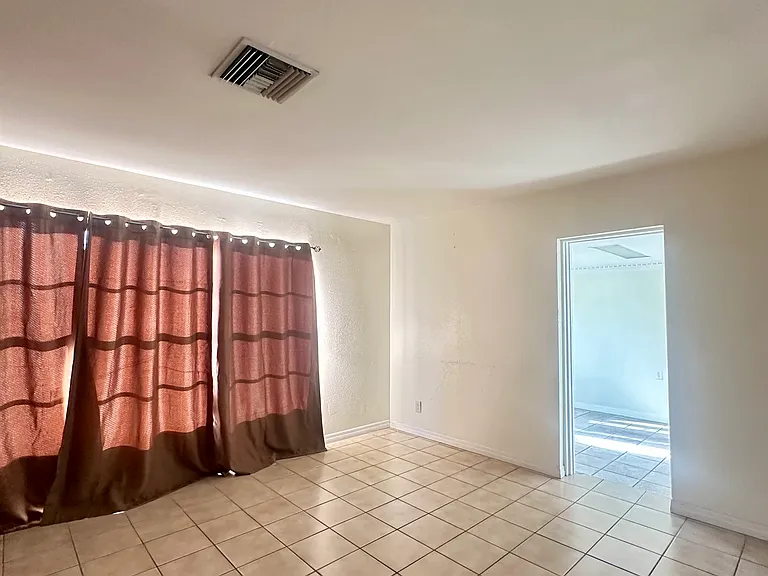 4717 Town N Country Blvd — Photo 4