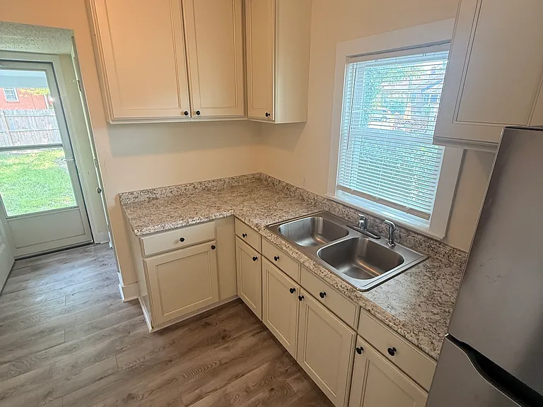 209 Highland Ave — Photo 26