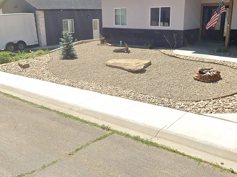 1601 E Downey Ave — Photo 2