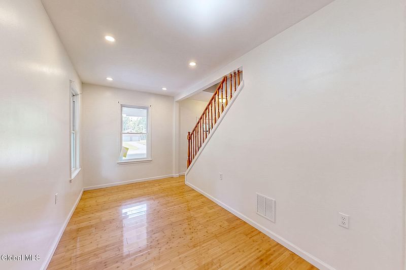 5th image of 11 Parkis Street