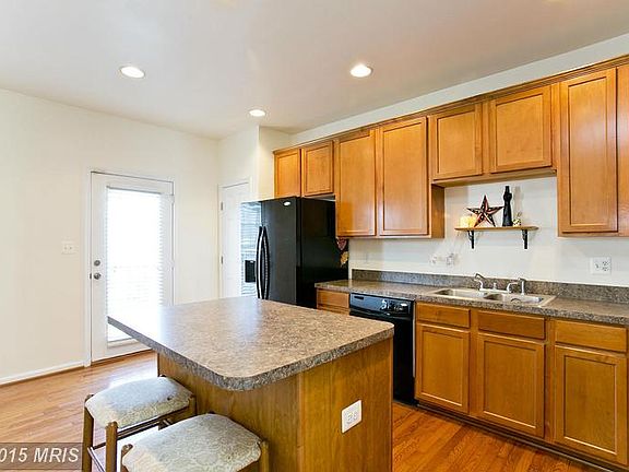 3rd image of 313 Hamilton Ct