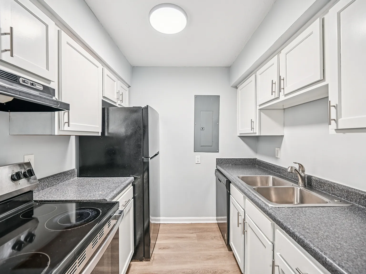 Virginia Creek Apartments — Photo 1