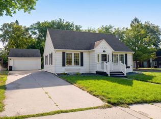 1346 7th St S, Fargo, ND 58103