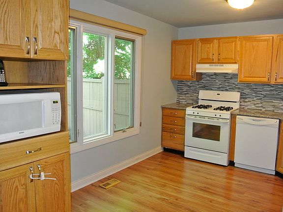 5th image of 516 N Woodfield Trl