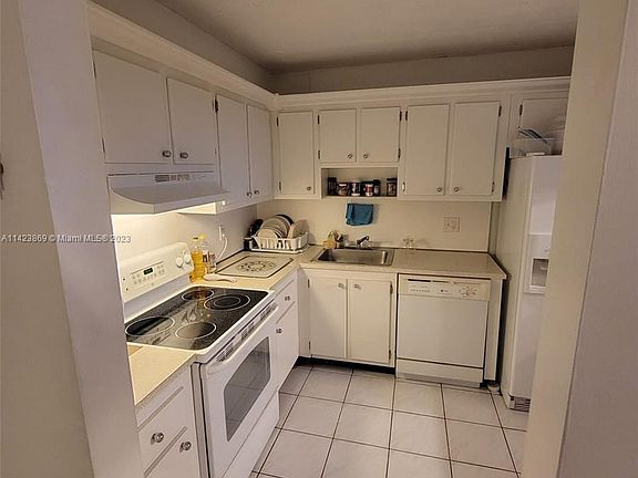 4th image of 1300 NE Miami Gardens Dr APT 1002E