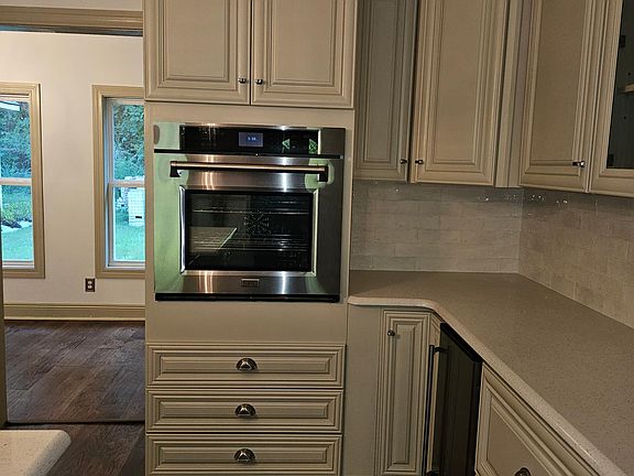 5th image of 30 Fairway Dr