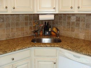 72-29 Little Neck Pkwy, Glen Oaks, NY 11004