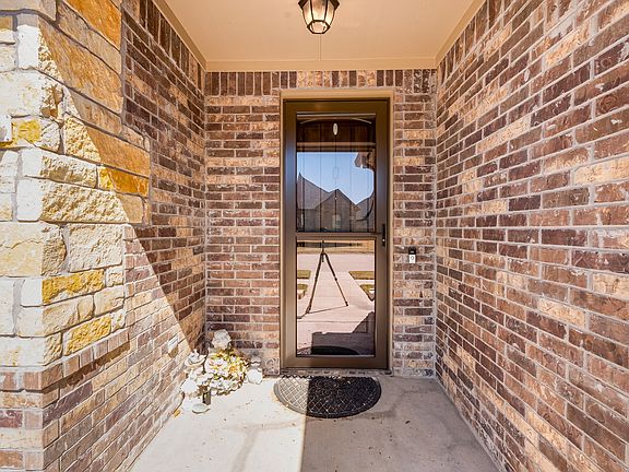 2nd image of 3414 Fountain Way