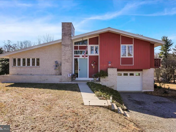 60 Hidden Valley Rd, Mertztown, PA 19539