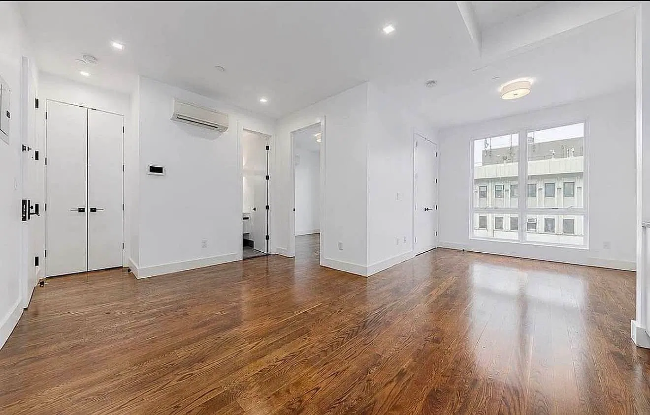 2829 Snyder Avenue — Photo 3