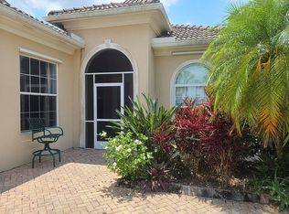 2326 Heydon Cir W, Naples, FL 34120