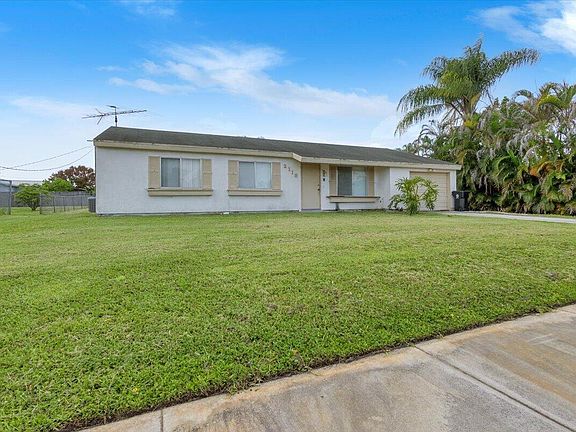 3rd image of 2118 SW Airoso Boulevard