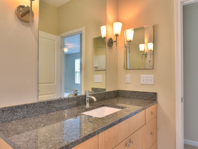 Grandview Village Apartments — Photo 14