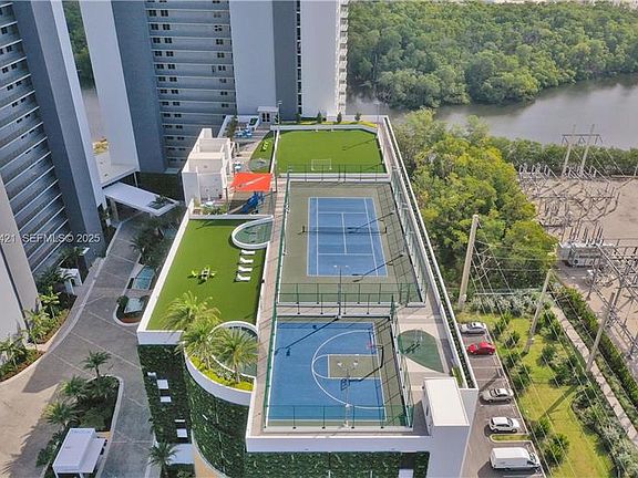 2nd image of 16385 Biscayne Blvd #2302