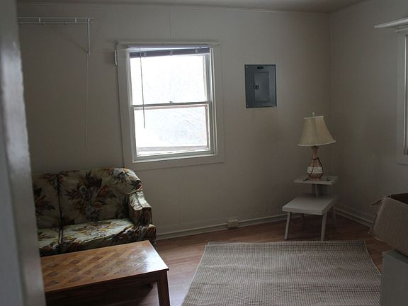3rd image of 107 N 8th St