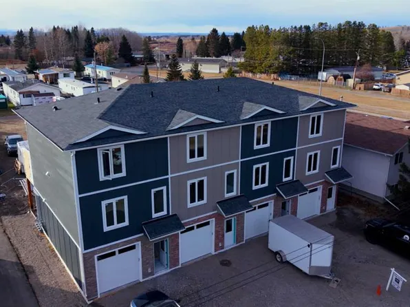 106 E 4th St NW #3, Sundre, AB T0M 1X0