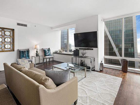 5th image of 301 Mission St APT 39E