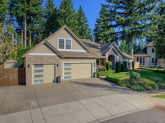 3rd image of 1005 NE 152nd Ave