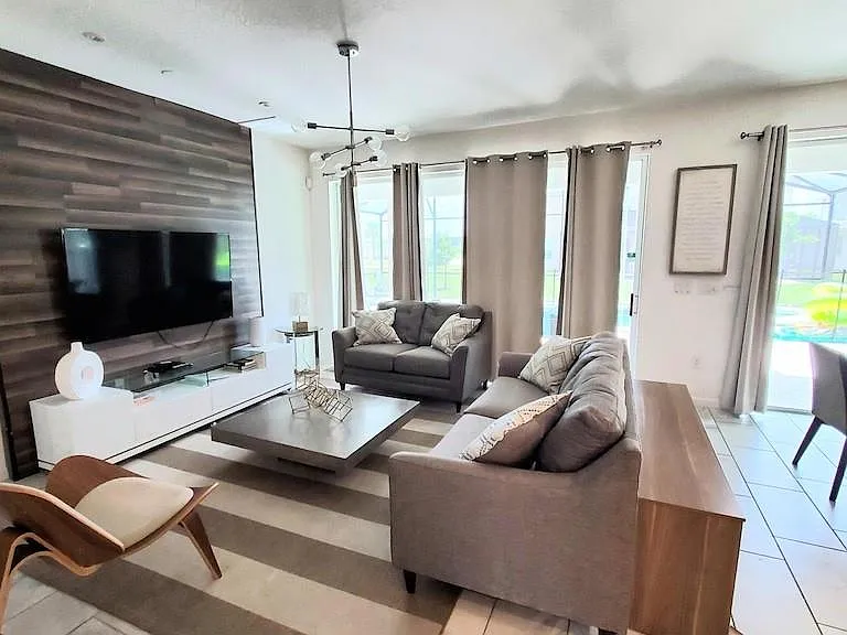 3810 Oakville Ave — Photo 3