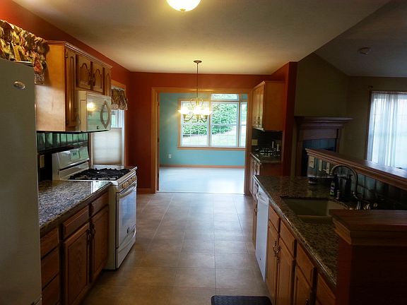 3rd image of 1211 Southpointe Cir NE
