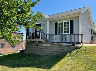 1613 8th St SW, Cedar Rapids, IA 52404